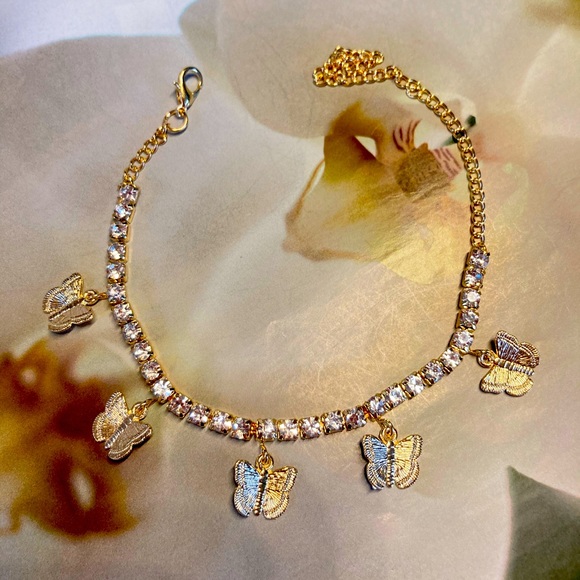 One Gold Tone Butterfly 🦋 Rhinestone dainty Anklet - Picture 2 of 3